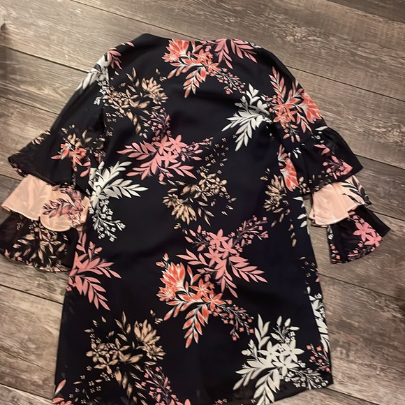 VINCE CAMUTO FULLY LINED RUFFLE SLEEVED DRESS - Picture 4 of 4